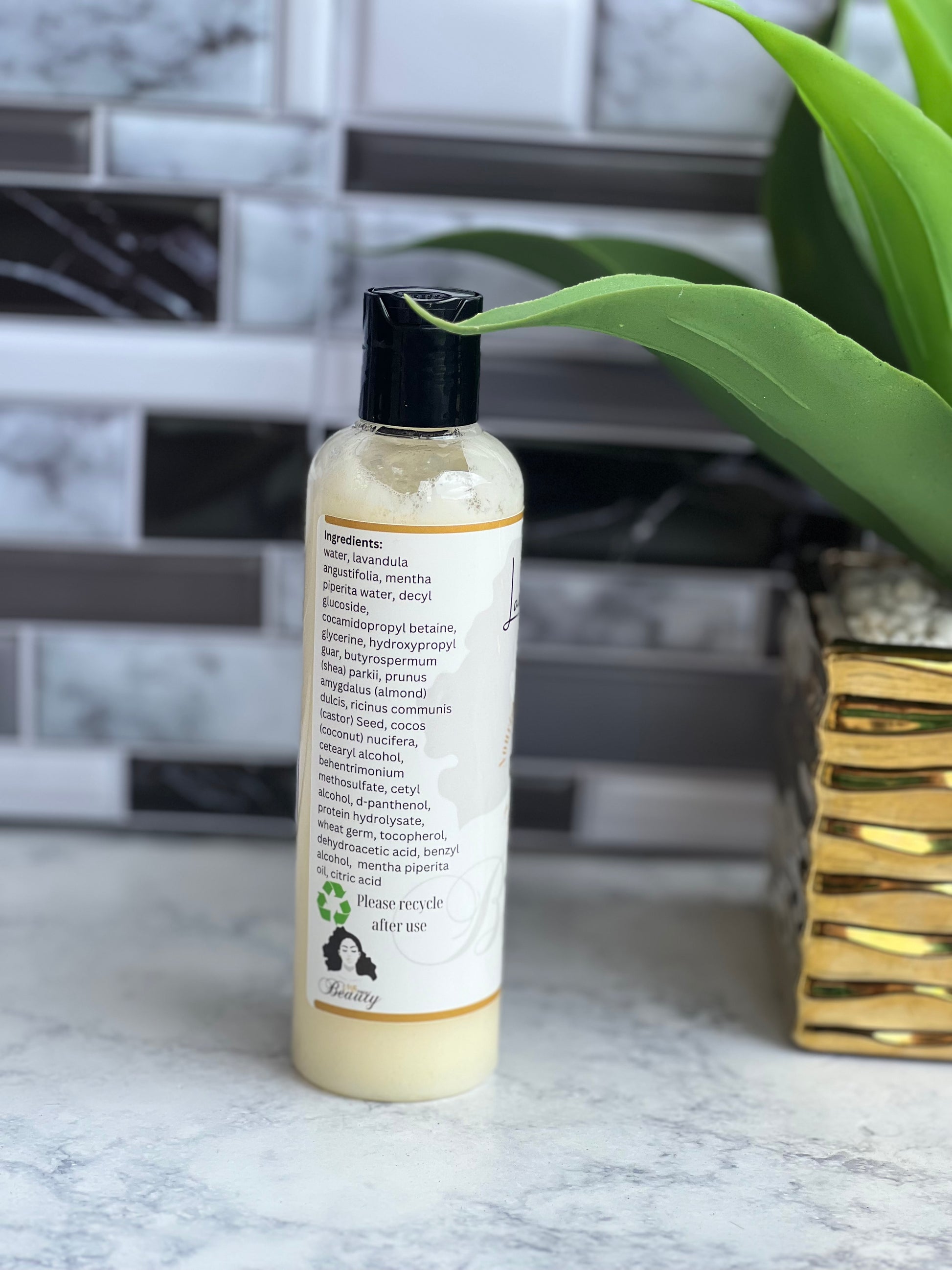 All-Natural moisturizing shampoo